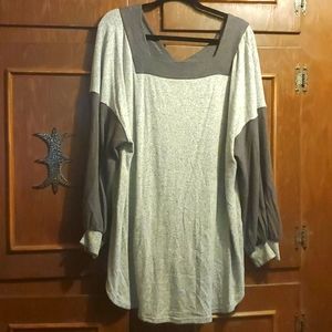 BNWOT two tone gray V or square neck top sz 2XL